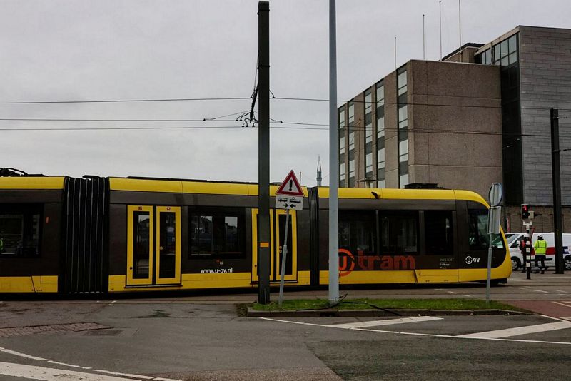Sneltram ontspoort nabij Utrecht Centraal 